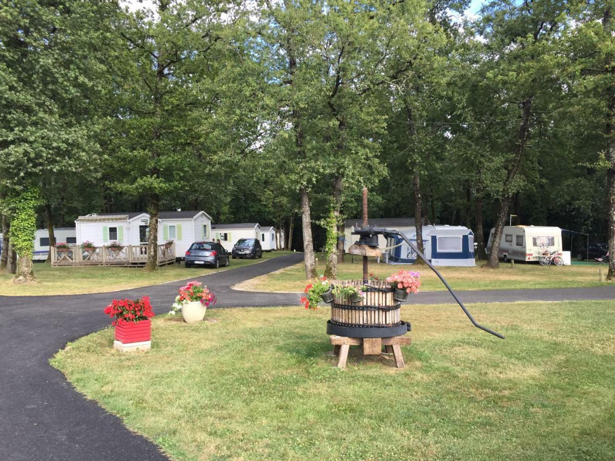 Camping Les Petites Minaudieres Hotel Saint-Sauveur  Buitenkant foto
